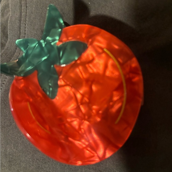 Lisa says gah Tomato hair claw clip - Picture 1 of 6
